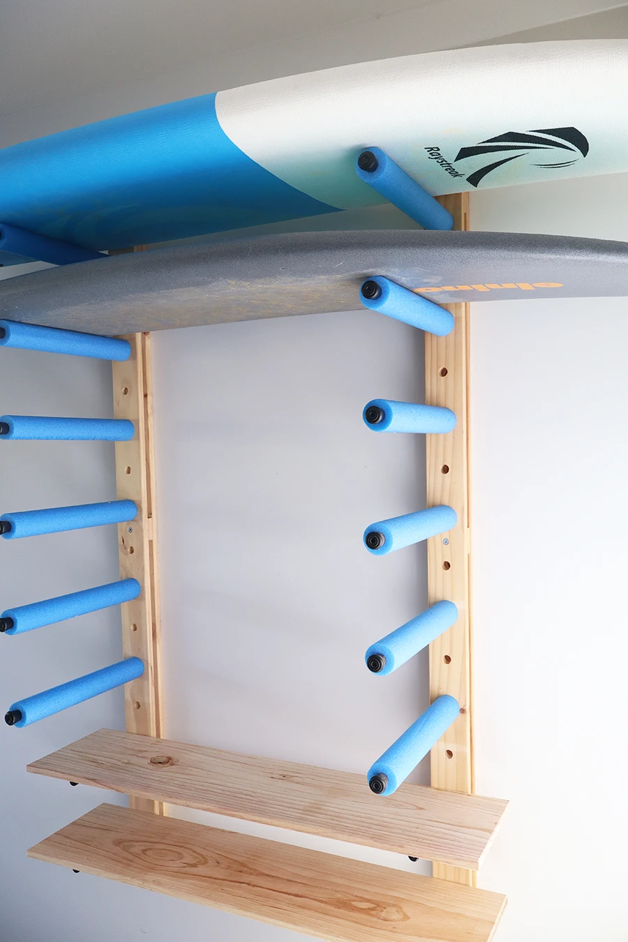 6 x Surfboard + 2 x Shelves Wall-mounted HEAVY DUTY